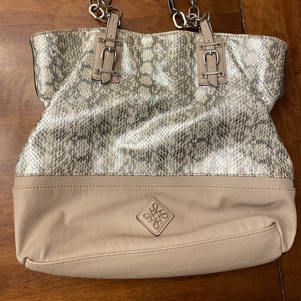 Simply Vera Vera Wang purse (good condition besides straps torn up slightly)